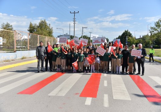 KARTEPE’DE YAYALAR KIRMIZI ÇİZGİMİZ  