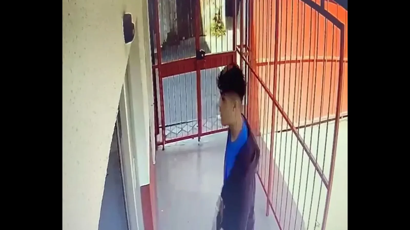 Okuldan Atılan Iraklı Öğrenci Tarafından Vurulan Müdür Hayatını Kaybetti
