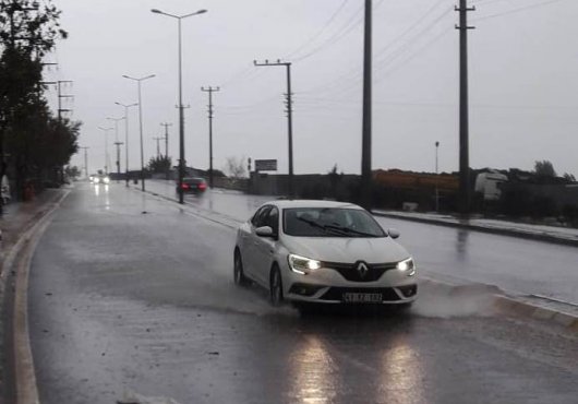 KOCAELİ'NDE ŞİDDETLİ FIRTINA VE SAĞANAK