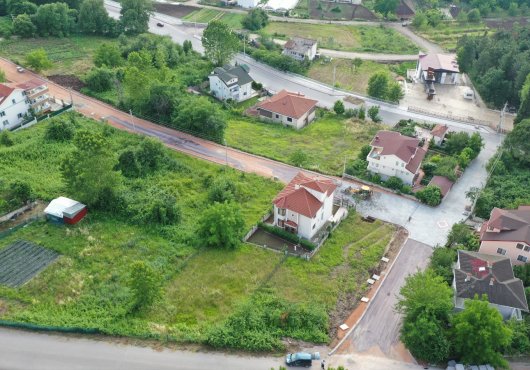 BAŞİSKELE'YE  PARKE YOLLAR YENİLENDİ