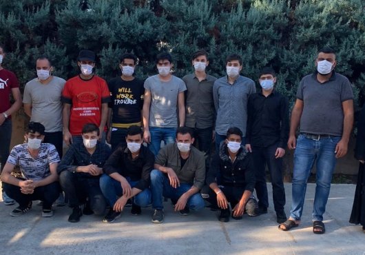 KAÇAK 15 GÖÇMEN YAKALANDI