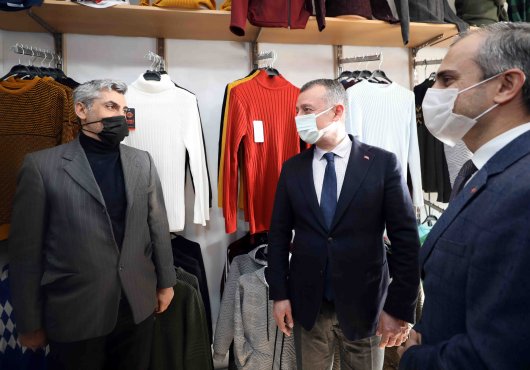 BAŞKAN BÜYÜKAKIN,  ESNAFI ZİYARET EDEREK ALIŞVERİŞ YAPTI