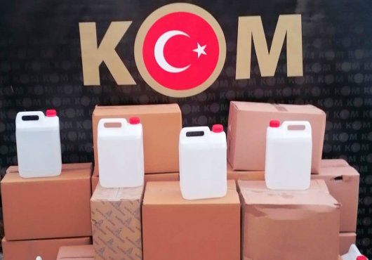 BİDONLAR DOLUSU ALKOLLE YAKALANDILAR!