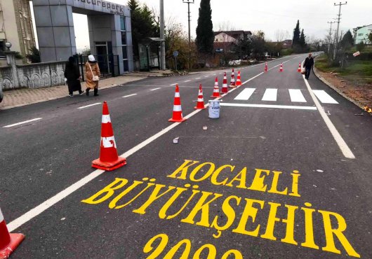 Başiskele Atatürk Caddesi gece ayrı, gündüz ayrı güzel
