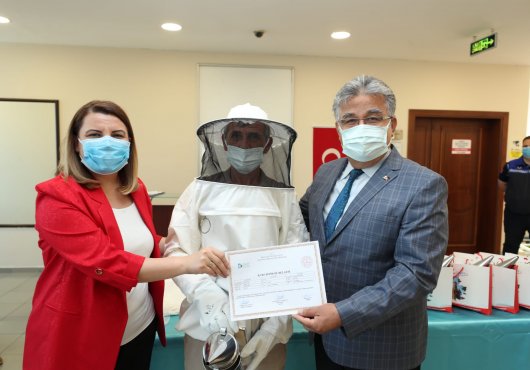 YENİ ARI ÜRETİCİLERİNE   HÜRRİYET'TEN TAM DESTEK