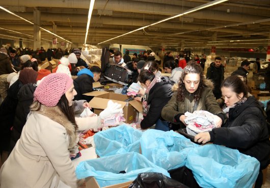 Ayni Yardım Merkezi’nde deprem bölgesine 60 TIR yardım gönderildi
