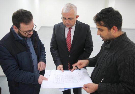    Gündoğdu, Alikahya Gençlik Merkezi’ni inceledi