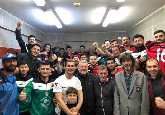  İzmit Erenlerspor yenilmezliğini sürdürüyor.