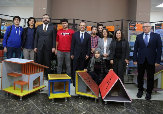    Sokak hayvanları için tasarlanan yuvalar sergilendi...