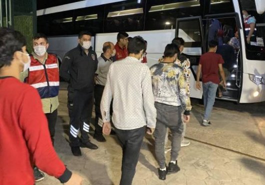        Düzensiz 22 göçmen sınır dışı edildi