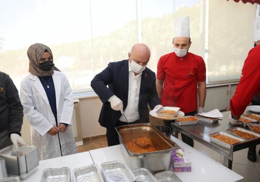 KARANTINADAKILERE SICAK YEMEK SERVISI