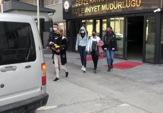2 AYRI EVDEN HIRSIZLIKTA  3  KADIN GÖZALTINDA