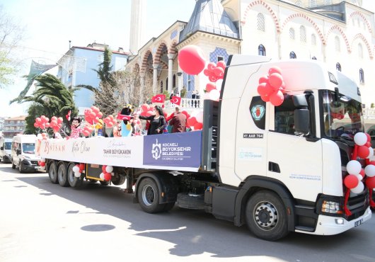 KOCAELİ ŞEHİR TİYATROLARI ÇOCUKLARA BAYRAM HAVASI YAŞATTI
