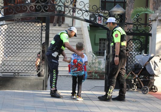 Okul uygulamasında, aranan 13 kişi yakalandı 