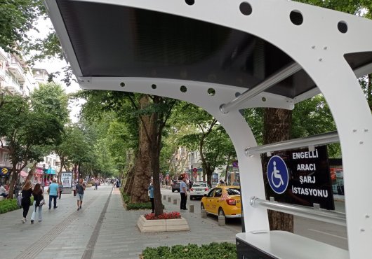 Büyükşehir, 3 adet engelli şarj istasyonunu Cumhuriyet Bulvarı’nın çeşitli noktalarında fa