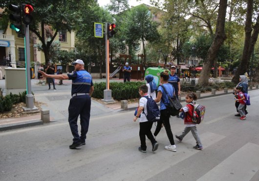 Zabıta Ekipleri Öğrenciler İçin Görevde
