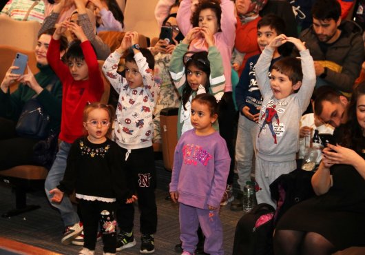  Gebze’de çocuklar Onur Erol ile coştu