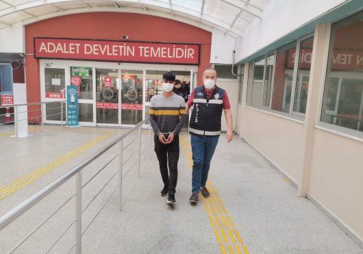 İŞ YERİNDE KAÇAK GÖÇMENLERİ ÇALIŞTIRIYORDU