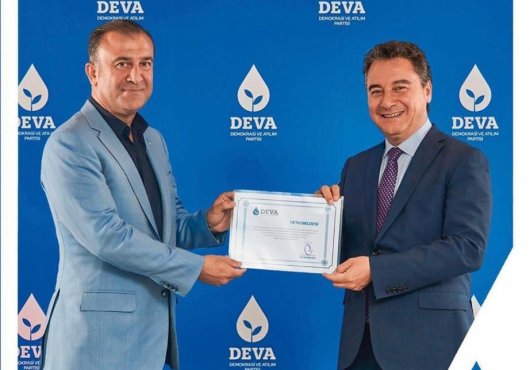 DEVA İSTANBUL'A KARAMÜRSELLİ BAŞKAN
