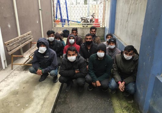 KAÇAK 12 GÖÇMEN YOLCU OTOBÜSÜNDE YAKALANDI