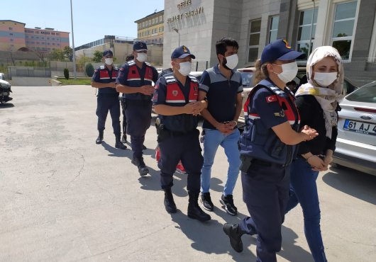 570 BİN LİRALIK SAHTE DOLARLARLA YAKALANMIŞLARDI