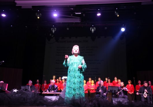 KADINLAR KOROSUNDAN MUHTEŞEM KONSER