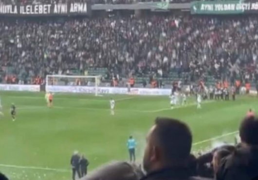Ömür Öztürk maçta Sakaryasporlu taraftarları ağırladı!