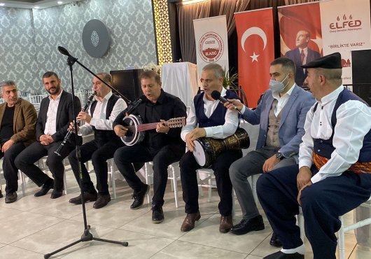 ELAZIĞLILARDAN ŞARKILI TÜRKÜLÜ KONGRE