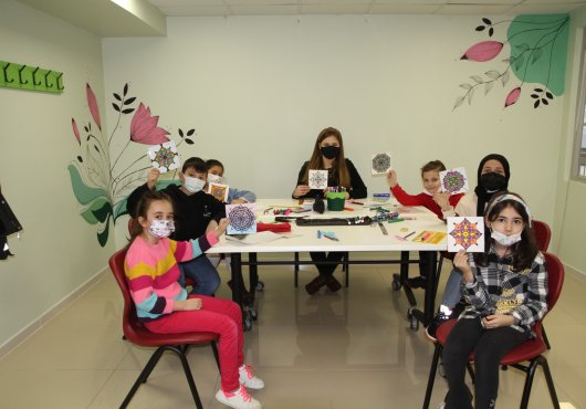 GEBZELİ ÇOCUKLAR MANDALA SANATI ILE YETENEKLERINI KEŞFEDİYOR