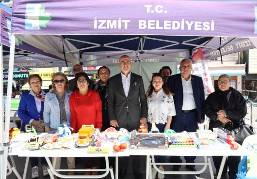 İzmit Belediyesi ve İzmit Kent Konseyinden depremzede çocuklar için oyuncak kampanyası