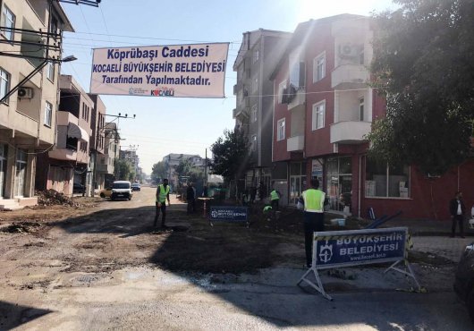 İZMİT  KÖPRÜBAŞI CADDESİ YENİLENİYOR
