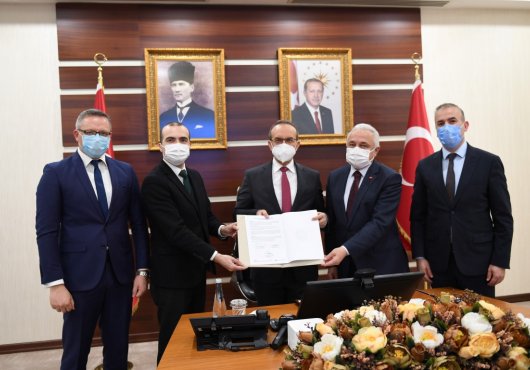 VALİ YAZVUZ 