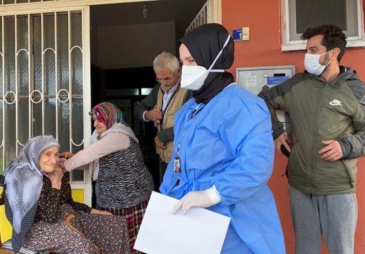  KARTEPE’DE ASIRLIK ÇINARLARA AŞI YAPILIYOR