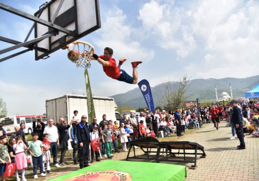 KARTEPE’DE ÇOCUKLAR 23 NİSAN COŞKUSUNU DOYASIYA YAŞADI