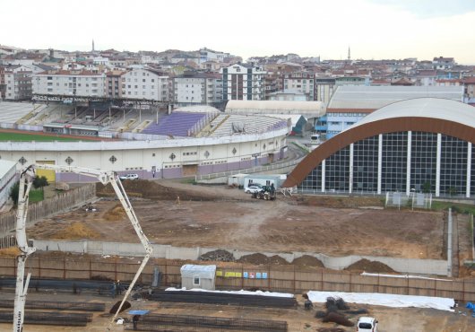 GEBZE'NİN  YENİ  FUTBOL SAHASINDA YOĞUN ÇALIŞMA