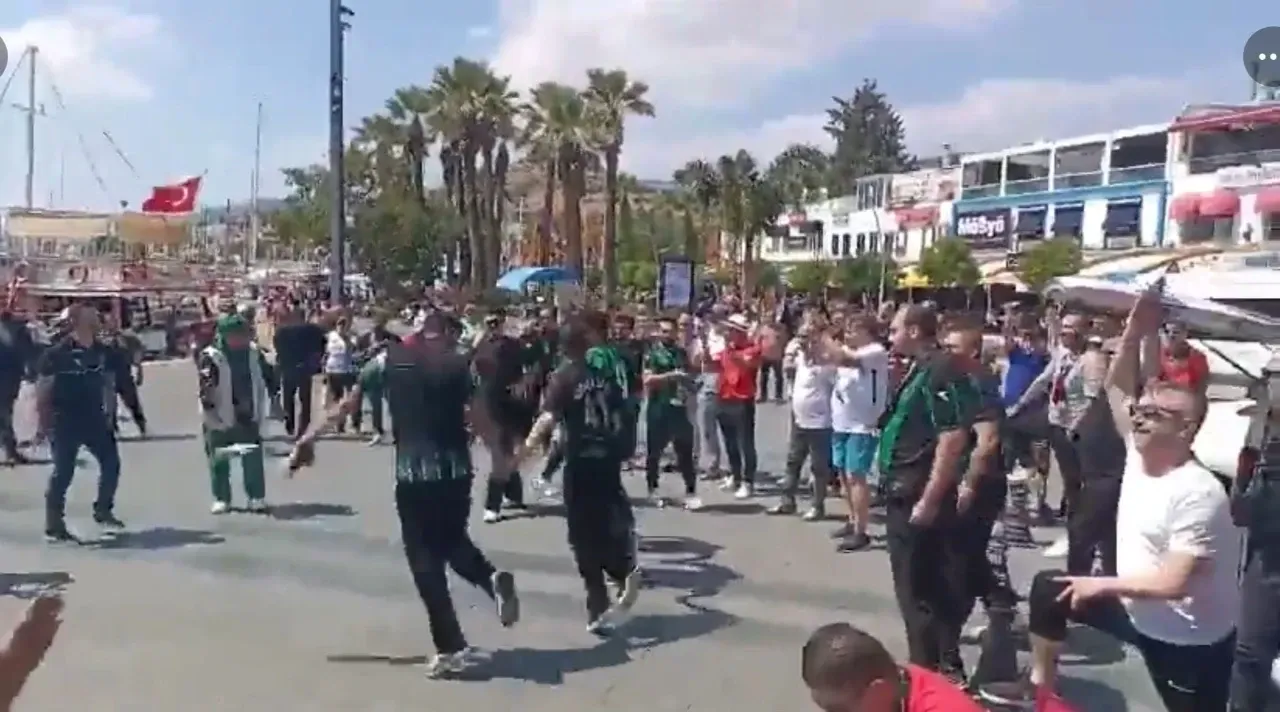 Yeşil siyahlılar Bodrum Meydanı'nda: İzmit'in çocuğu herkese yeter!