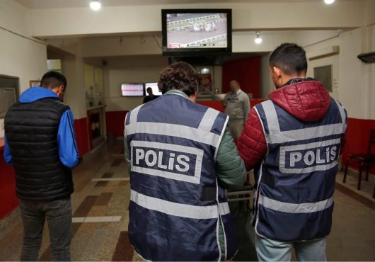 Umuma açık yer uygulaması!  3 bin 121 kişiye kimlik kontrolü