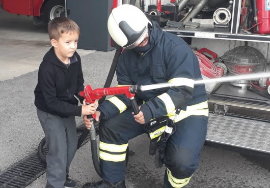 Minik öğrencilerden itfaiyeye ziyaret