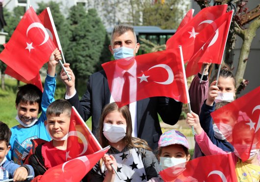 TÜRK BAYRAKLARI BAŞKAN AMCALARINDAN