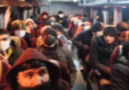 Düzensiz 30 göçmen yakalandı  göçmen kaçakçısı ise tutuklandı