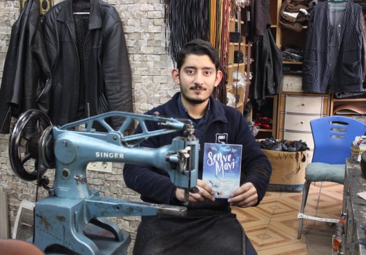 AYAKKABI TAMİRCİSİ 2 ŞİİR KİTABINI ÇIKARIYOR