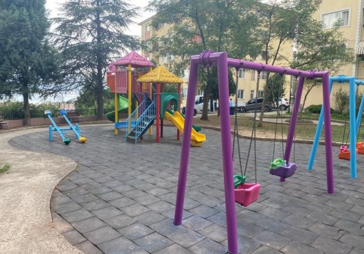 İZMİT'TE PARKLAR RENKLENİYOR