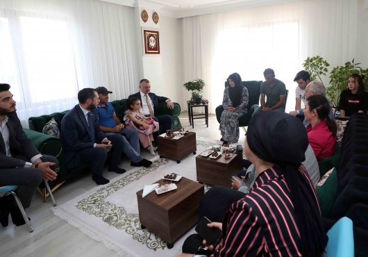 Başkan Büyükakın’dan kazada yaralanan Nur’a moral telefonu