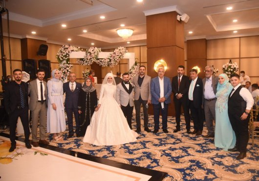BAŞKAN ÖZLÜ HEMŞEHRİLERİNİN EN MUTLU GÜNÜNE ŞAHİTLİK EDİYOR