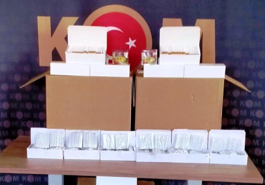 KAÇAK MAKARON VE TÜTÜNLER POLİSE TAKILDI