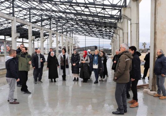 Çiftçiler, tıbbi ve aromatik bitkilerin işlendiği tesisleri gezdi