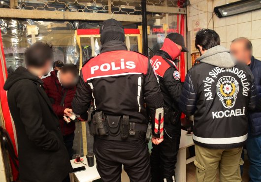 Aranan 17 kişi huzur uygulamasına takıldı!