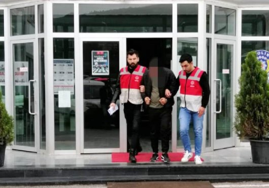 4 yıl 2 ay hapisle aranan hırsız, Körfez'de  yakalandı!