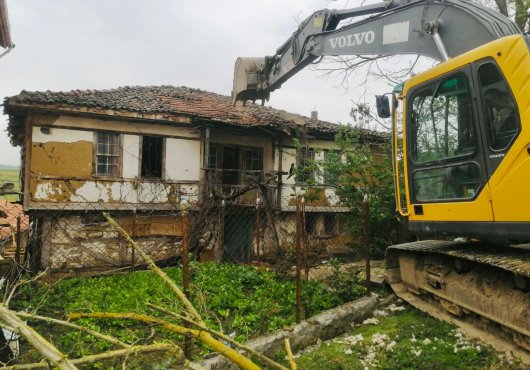    Körfez’de 6 orta hasarlı bina yıkıldı