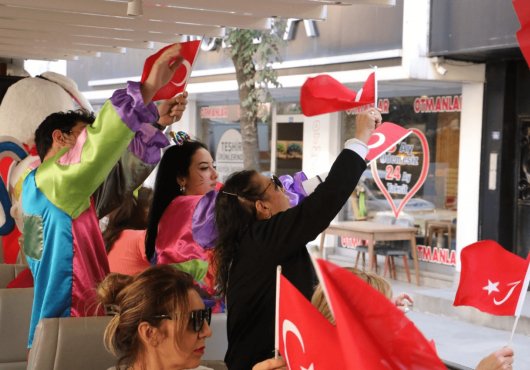İzmit 100. Yıl Cumhuriyet Bayramını Coşkuyla Kutluyor